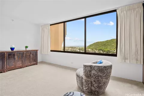 555 Hahaione St #14H, Honolulu, HI 96825