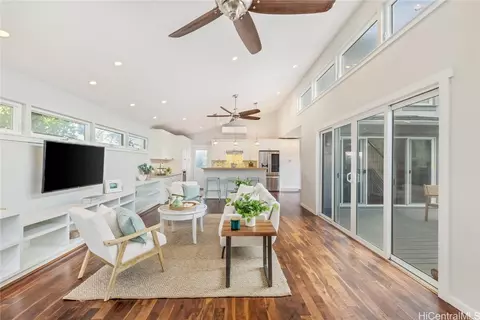 3133 Charles St, Honolulu, HI 96816