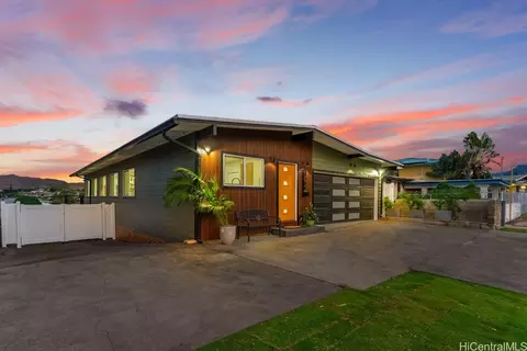 1293 Akamai St, Kailua, HI 96734