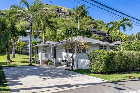 1303 Aalapapa Dr, Kailua, HI 96734