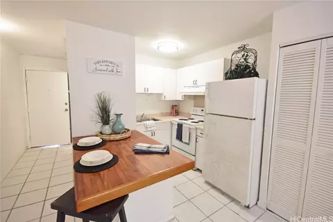 51-636 Kamehameha Hwy #212, Kaaawa, HI 96730