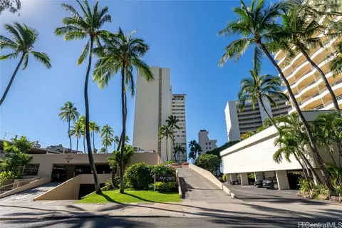2895 Kalakaua Ave #306, Honolulu, HI 96815
