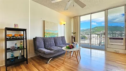 2121 Algaroba St #404, Honolulu, HI 96826