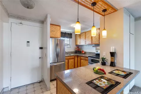 1031 Ala Napunani St #204, Honolulu, HI 96818