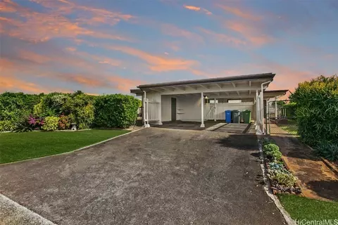 2069 Aamanu St, Pearl City, HI 96782
