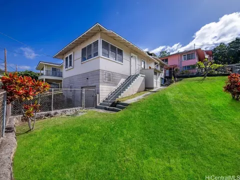 1817 Aupuni St, Honolulu, HI 96817