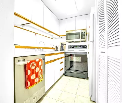 5333 Likini St #1410, Honolulu, HI 96818