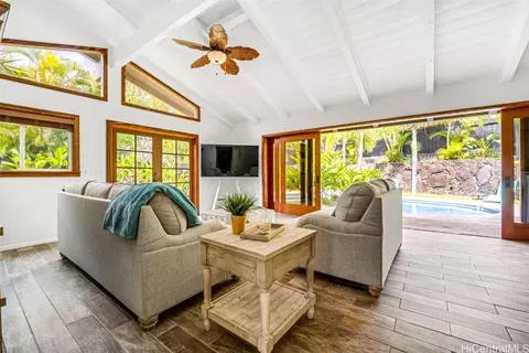 1091 Kalapaki St, Honolulu, HI 96825