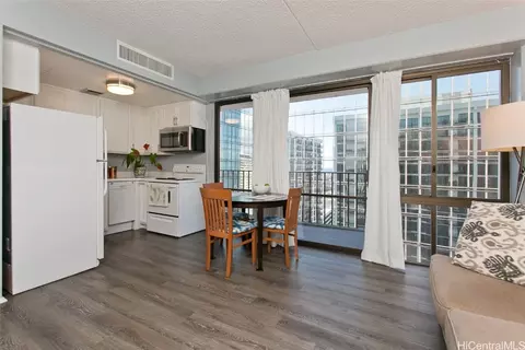 225 Queen St #23C, Honolulu, HI 96813
