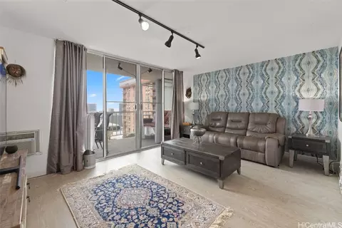 1013 Prospect St #812, Honolulu, HI 96822