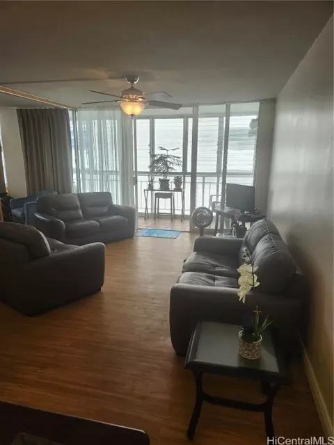 2415 Ala Wai Blvd #1804, Honolulu, HI 96815