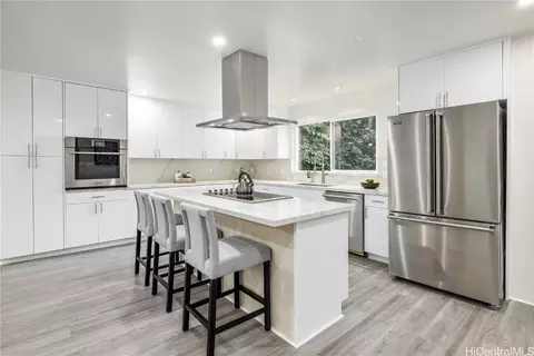 3725 Loulu St, Honolulu, HI 96822