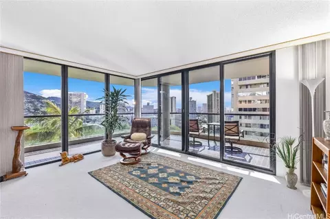 1015 Wilder Ave #701, Honolulu, HI 96822