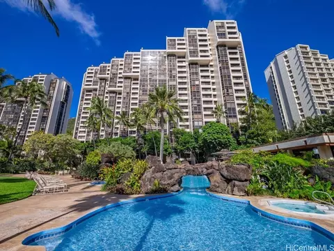 521 Hahaione St #2/3L, Honolulu, HI 96825