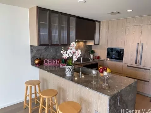 1000 Auahi St #2907, Honolulu, HI 96814