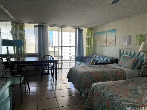 445 Seaside Ave #1216, Honolulu, HI 96815