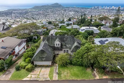 3930 Lurline Dr, Honolulu, HI 96816