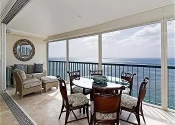 2877 Kalakaua Ave #1004, Honolulu, HI 96815