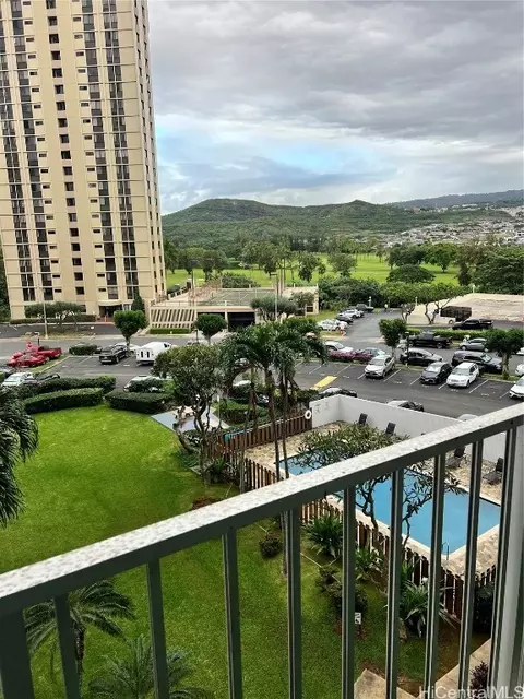 1128 Ala Napunani St #505, Honolulu, HI 96818