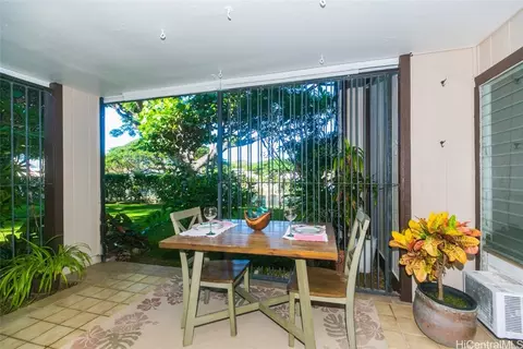 3721 Kanaina Ave #102, Honolulu, HI 96815