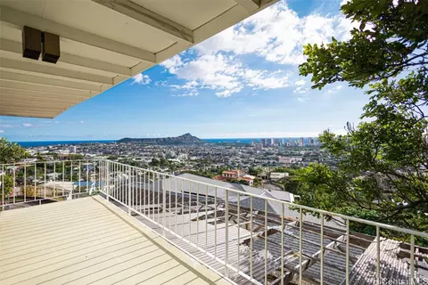 1522 Bertram St, Honolulu, HI 96816