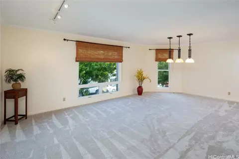 2930 E Manoa Rd #5B, Honolulu, HI 96822