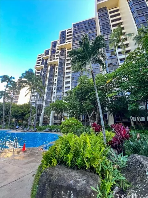 521 Hahaione St #2/8G, Honolulu, HI 96825