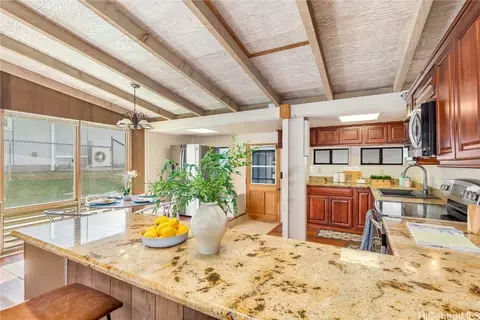 698 Ahukini St, Honolulu, HI 96825