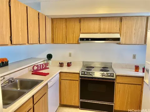 990 Ala Nanala St #30A, Honolulu, HI 96818