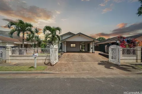 582 Kaniahe St, Wahiawa, HI 96786
