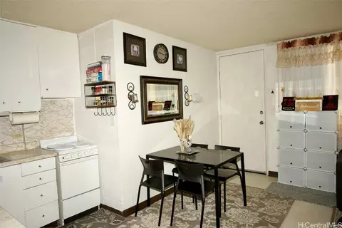 94-099 Waipahu St #A212, Waipahu, HI 96797