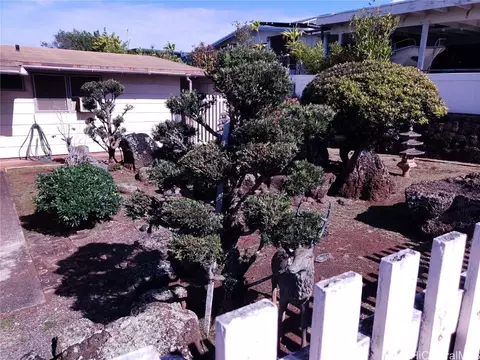 2232 Aamanu St, Pearl City, HI 96782