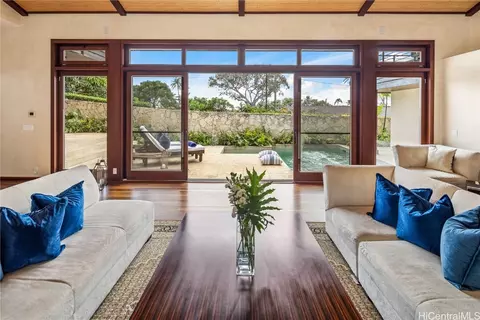 241 Kulamanu Pl, Honolulu, HI 96816