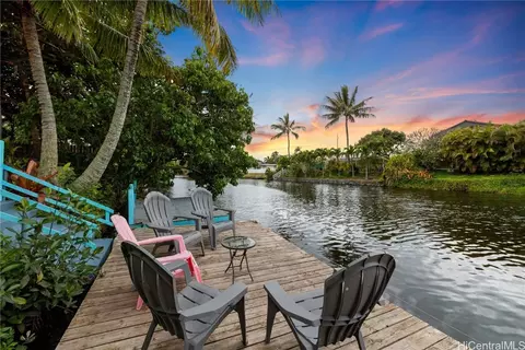 558 Papalani St, Kailua, HI 96734