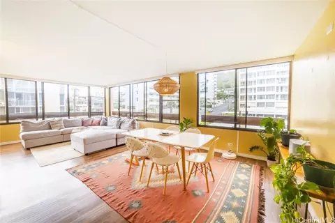 905 Spencer St #504, Honolulu, HI 96822