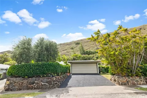 636 Ainapo St, Honolulu, HI 96825
