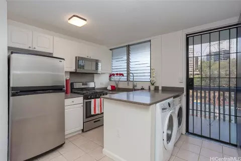 1605 Pensacola St #305, Honolulu, HI 96822