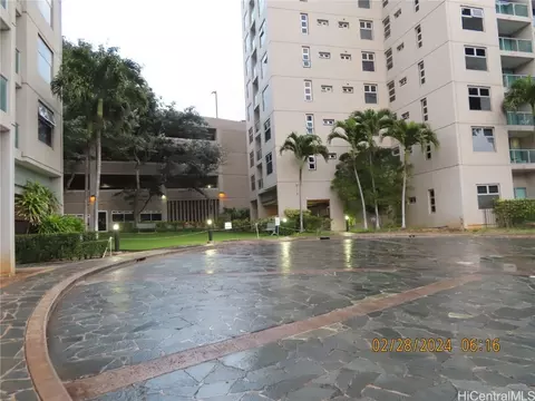 1448 Young St #1101, Honolulu, HI 96814