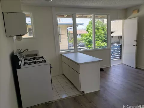 607 Isenberg St #7, Honolulu, HI 96826