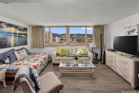 445 Seaside Ave #1702, Honolulu, HI 96815