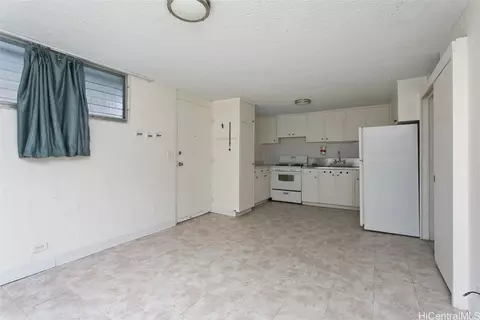 1643 Clark St #401, Honolulu, HI 96822