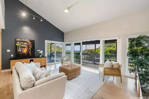 1613 Kalaniuka Way #82, Honolulu, HI 96821