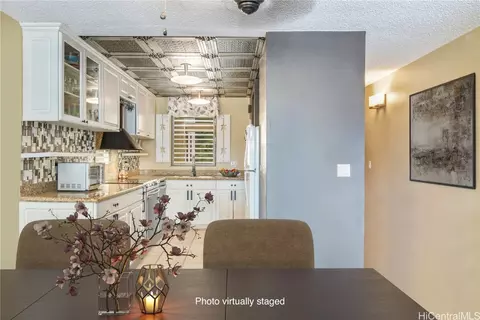 511 Hahaione St #1/20B, Honolulu, HI 96825