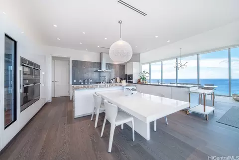 1118 Ala Moana Blvd #3301, Honolulu, HI 96814