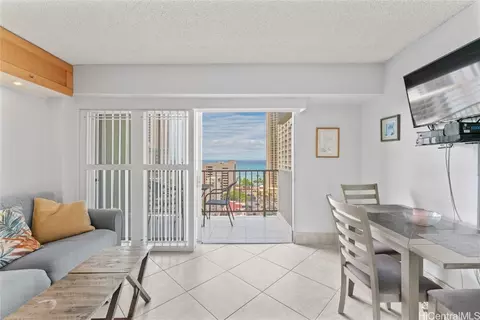 2440 Kuhio Ave #1708, Honolulu, HI 96815