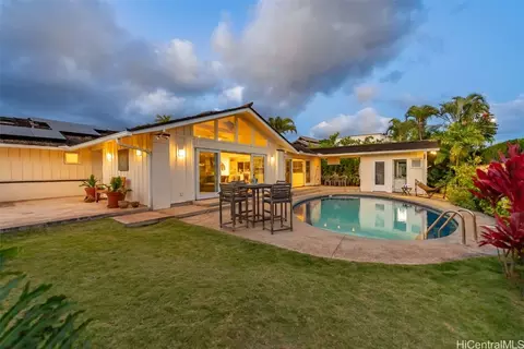 931 Onaha St, Honolulu, HI 96816