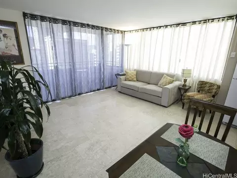 2410 Cleghorn St #1201, Honolulu, HI 96815