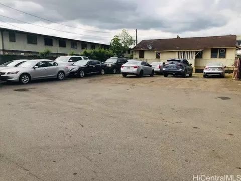 94-832 Awanei St #B, Waipahu, HI 96797