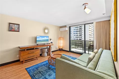 2425 Kuhio Ave #804, Honolulu, HI 96815