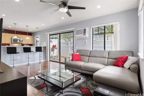 95-937 Ukuwai St #806, Mililani, HI 96789